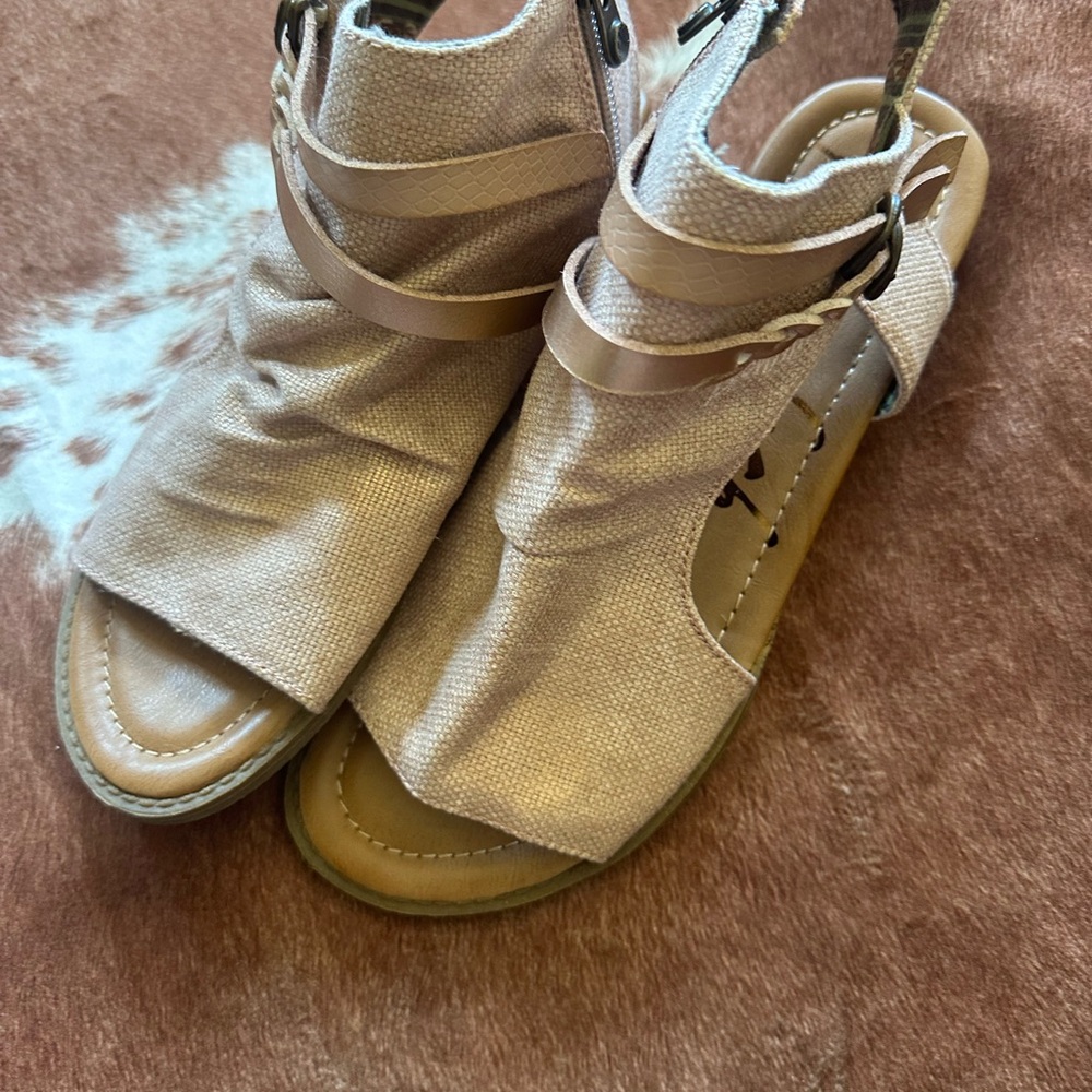 Stylish light pink Women's Sandals